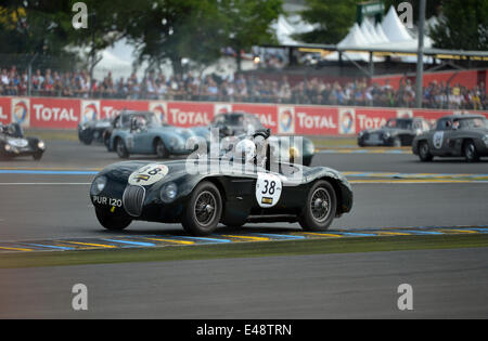 1953 Jaguar C Tipo a Le Mans, Francia, 5 giugno, 2014. Historic Racing sulla pista di Le Mans classico appuntamento in Francia. Credito: Matthew Richardson/Alamy Live News Foto Stock