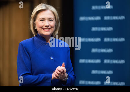 Berlino, Germania. 6 Luglio, 2014. Ex Segretario di Stato Usa Hillary Clinton presenta la sua autobiografia "scelte difficili" a Berlino, Germania, 6 luglio 2014. Foto: Maurizio Gambarini/dpa/Alamy Live News Foto Stock