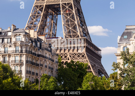 La Torre Eiffel a Parigi, Francia. Si tratta di uno dei più visitati luoghi di tutto il mondo. Foto Stock