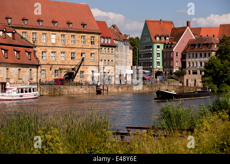 Fiume Regnitz e l'ex porto Kranen, centro storico della città di Bamberg, Alta Franconia, Baviera, Germania, Europa Foto Stock