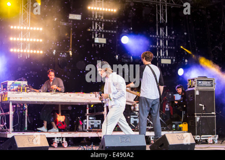 Jono ma, Jack Freeman, Gabriel Winterfield da Jagwar Ma live al Glastonbury Festival 2014 Foto Stock