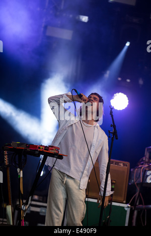 Gabriel Winterfield da Jagwar Ma live al Glastonbury Festival 2014 Foto Stock