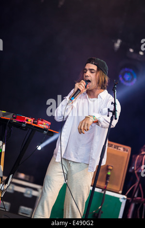 Gabriel Winterfield da Jagwar Ma live al Glastonbury Festival 2014 Foto Stock