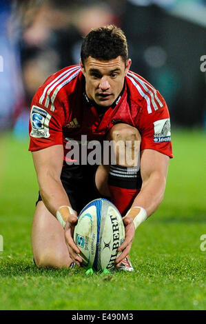 Christchurch, Nuova Zelanda. 05 Luglio, 2014. Dan Carter dei crociati linee fino a calci nel Super partita di rugby, Crociati contro il blues, presso AMI Stadium, Christchurch Credito: Azione Sport Plus/Alamy Live News Foto Stock