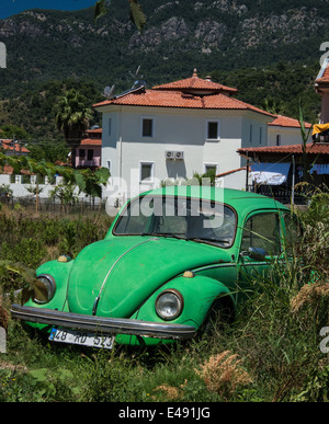 Abbandonato VW Beetle 1302. Foto Stock