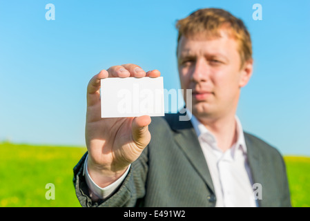 Imprenditore mostra blank business card Foto Stock
