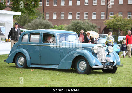 Dublino, Irlanda. 6 Luglio, 2014. Terenure classico e Vintage car show Dublin 2014, dotate di un forte giro di Riley autovetture provenienti da tutta l'anni. Terenure è uno di Irlanda la più grande raccolta di classici e auto d'epoca, con questo essendo il suo ventitreesimo anno consecutivo. Credito: Ian Shipley/Alamy Live News Foto Stock