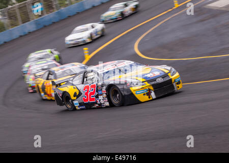 Tours, Francia. 06 Luglio, 2014. Nascar Whelen Euro Series racing al Tours Speedway, Tours, Francia. Credito: Julian Elliott/Alamy Live News Foto Stock