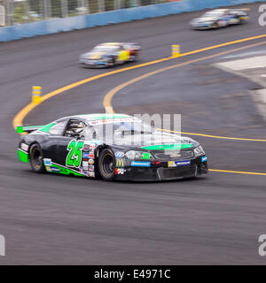 Tours, Francia. 06 Luglio, 2014. Nascar Whelen Euro Series racing al Tours Speedway, Tours, Francia. Credito: Julian Elliott/Alamy Live News Foto Stock