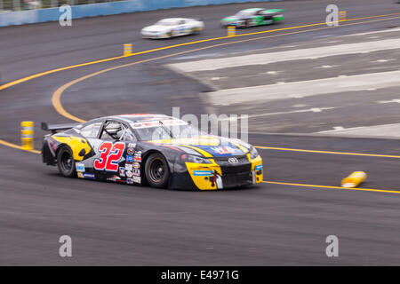 Tours, Francia. 06 Luglio, 2014. Nascar Whelen Euro Series racing al Tours Speedway, Tours, Francia. Credito: Julian Elliott/Alamy Live News Foto Stock