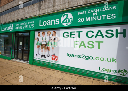 Prestiti 2Go un giornale di bordo di prestito Darlington Shop Street Wolverhampton West Midlands, Regno Unito Foto Stock