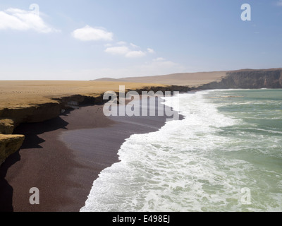 Playa Roja nella Reserva Nacional de Paracas - Perù Foto Stock