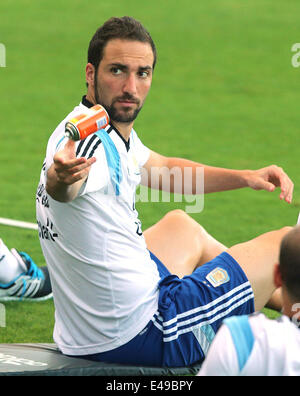 Belo Horizonte, Brasile. 6 Luglio, 2014. Argentina Gonzalo Higuain è visto durante una sessione di formazione in Belo Horizonte, Brasile, 6 luglio 2014. In Argentina si troverà a competere con paesi bassi in una semifinale partita del 2014 FIFA World Cup il 9 luglio. Credito: Telam/Xinhua/Alamy Live News Foto Stock