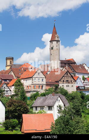 Torre Stadtturm, metà case con travi di legno, Kirchberg an der Jagst, Hohenlohe Regione, Baden Wurttemberg, Germania Foto Stock