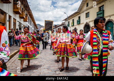 La processione religiosa, Cuzco, Perù, Sud America Foto Stock