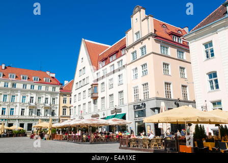 Raekoja Plats (Piazza Municipio), la città vecchia di Tallin, patrimonio mondiale dell UNESCO, Estonia, paesi baltici, Europa Foto Stock