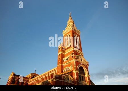 Notre Dame de Brebieres basilica, Albert, Somme, Francia, Europa Foto Stock