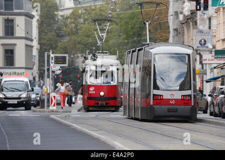 La fermata del tram a Vienna, Austria, Europa Foto Stock