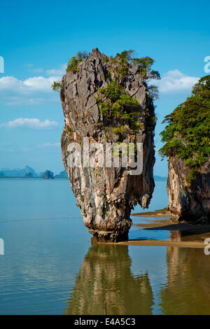 Baia di Phang Nga, Ao Phang Nga National Park, Ko Khao Antonello Kan Isola, Ko Tapu Rock, Provincia di Krabi, Thailandia, Sud-est asiatico Foto Stock