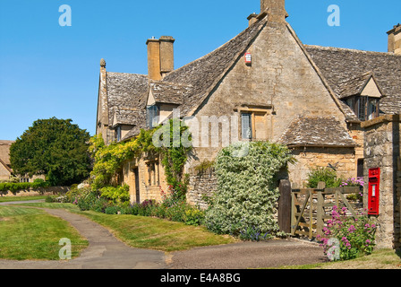 Tipica casa Cotsworld a Chipping Campden. Chipping Campden è una piccola città mercato entro il Cotswold distretto di Gloucesters Foto Stock