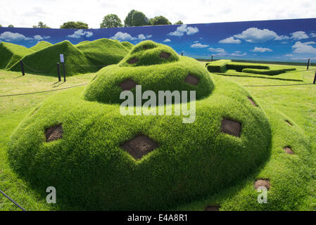 Hampton Court Palace, SURREY REGNO UNITO. Il 7 luglio 2014. Sculture di tappeto erboso ad RHS Hampton Court Palace Flower Show sulla Giornata della stampa. La mostra va dal 8 al 13 luglio. Credito: Malcolm Park editoriale/Alamy Live News. Foto Stock