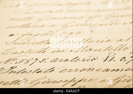 Vecchia lettera con la grafia vintage. Sfondo grunge Foto Stock