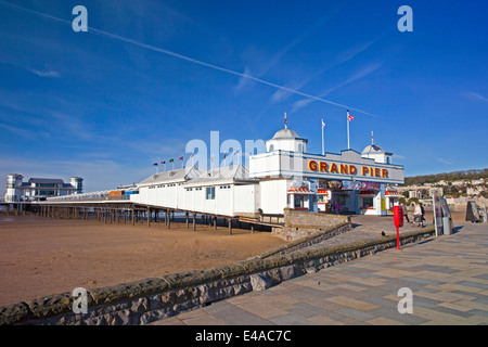 L ingresso del ricostruito Grand Pier (2010) a Weston-super-Mare, North Somerset, Inghilterra, Regno Unito Foto Stock