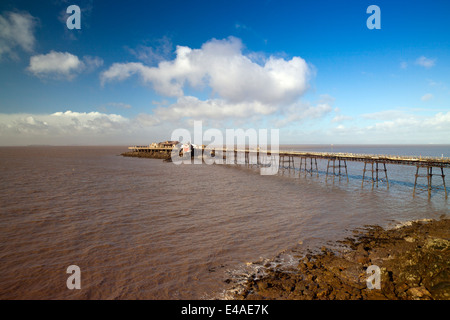 Il abbandonati isola Birnbeck Pier e del canale di Bristol a Weston-super-Mare, North Somerset, Inghilterra, Regno Unito Foto Stock