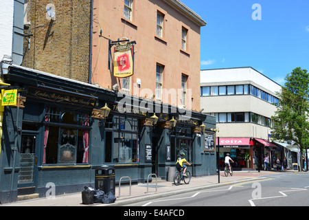 Il Victoria Pub, Victoria Road, Surbiton, Royal Borough di Kingston upon Thames, Greater London, England, Regno Unito Foto Stock