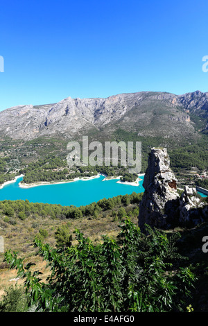 Vista sui monumenti medievali di Guadalest village, Sierrade Aitana montagne, Costa Blanca, Spagna, Europa Foto Stock