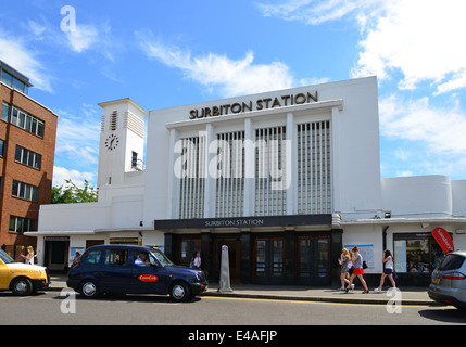 Art Deco Surbiton stazione ferroviaria, Surbiton, Royal Borough di Kingston upon Thames, Greater London, England, Regno Unito Foto Stock