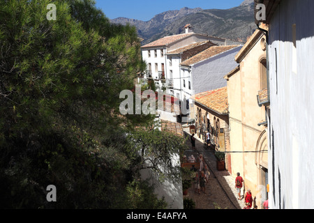 Vista sui monumenti medievali di Guadalest village, Sierrade Aitana montagne, Costa Blanca, Spagna, Europa Foto Stock