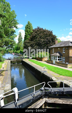 Uxbridge Lock 88 sul Grand Union Canal, Uxbridge, London Borough of Hillington, Greater London, England, Regno Unito Foto Stock