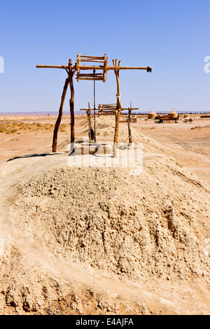 Tinejdad,dei Berberi e le tribù del Sahara si ferma qui all'acqua il cammello treni dopo aver attraversato il deserto del Sahara anni fa,SW Marocco Foto Stock