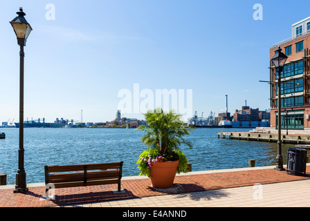 La vista sul porto è sceso dal suo punto, Baltimore, Maryland, Stati Uniti d'America Foto Stock