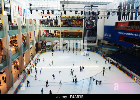 Medio Oriente, Emirati Arabi Uniti Dubai, Dubai Mall pattinaggio su ghiaccio Foto Stock