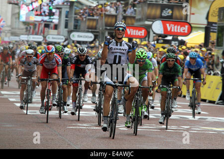 Londra, Regno Unito. 7 Luglio, 2014. Il tedesco Marcel Kittel del Team Giant-Shimano vince la terza fase del Tour de France in the Mall a Londra, Inghilterra Credito: Mark Davidson/Alamy Live News Foto Stock