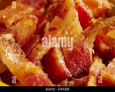 Tazza di trito di pancetta cotta Foto Stock