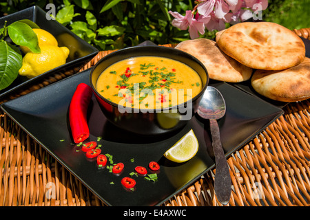 Tradizionale zuppa di lenticchie rosse - kirmizi mercimek corbasi Foto Stock