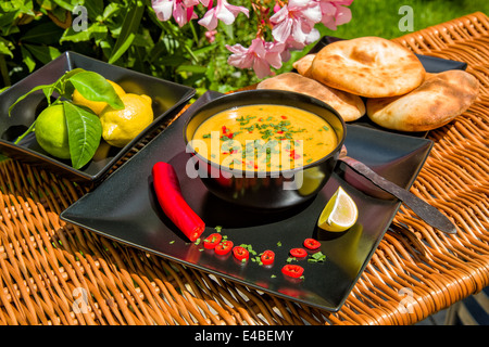 Tradizionale zuppa di lenticchie rosse - kirmizi mercimek corbasi Foto Stock