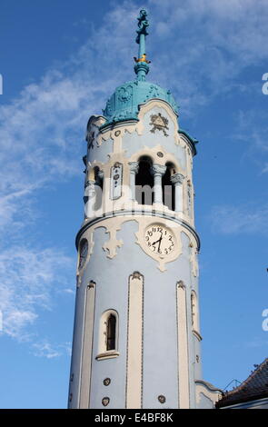 Il campanile di Santa Elisabetta chiesa a Bratislava, in Slovacchia Foto Stock