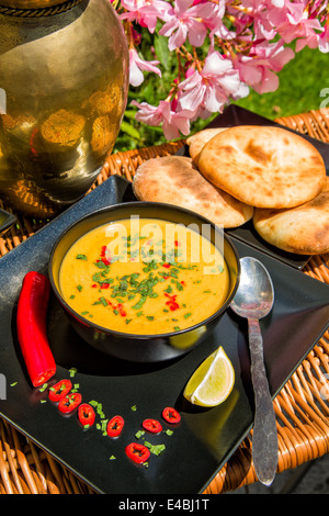 Tradizionale zuppa di lenticchie rosse - kirmizi mercimek corbasi Foto Stock