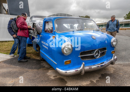 Mercedes-Benz ad alta velocità trasportatore di macchina per la 300 SLR. Al 2014 Goodwood Festival of Speed, Sussex, Regno Unito Foto Stock