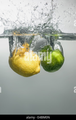 Piscina fresca frutta e verdura Foto Stock