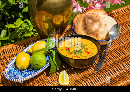 Tradizionale zuppa di lenticchie rosse - kirmizi mercimek corbasi Foto Stock