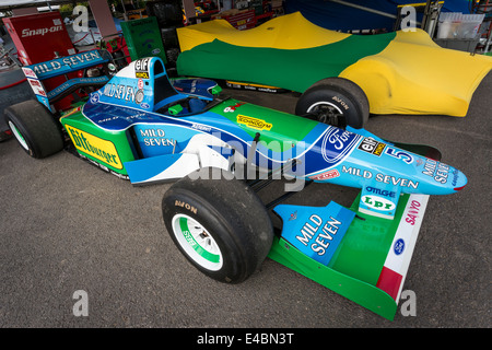 Michael Schumacher la 1994 Benetton-Ford B194-8 F1 auto nel paddock al 2014 Goodwood Festival of Speed, Sussex, Regno Unito. Foto Stock