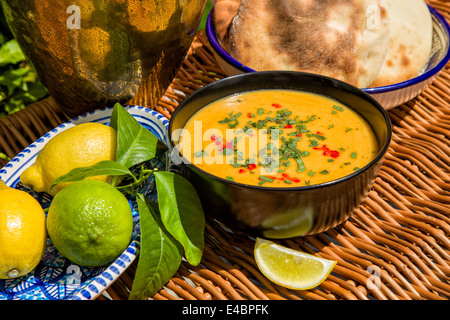 Tradizionale zuppa di lenticchie rosse - kirmizi mercimek corbasi Foto Stock