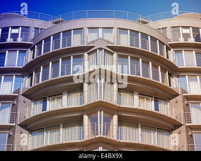 Moderno appartamento edifici sul tramonto Foto Stock