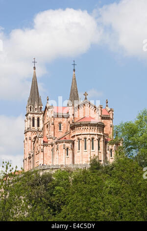 La Madonna del Santuario di Covadonga, Picos de Europa mountain, Cantabria e Asturias Provincia, Spagna Foto Stock