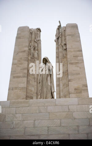 Il pianto della donna o meglio conosciuta come "altri Canada in lutto per i morti' nel Canadian National Vimy Memorial Foto Stock